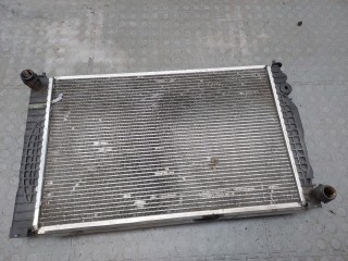 Радиатор охлаждения двигателя, ориг. номер 8D0121251N, Volkswagen Passat 2000-2005