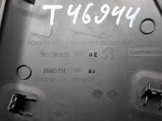 Пластик панели торпеды правый, ориг. номер 98379838ZD, Peugeot 2008 2019-2023