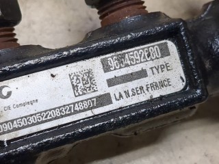 Рампа (рейка) топливная, ориг. номер 9664592680, Peugeot 206 2002-2009
