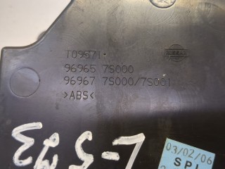 Подстаканник, ориг. номер 969657S000, Infiniti QX56 2004-2007