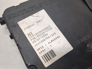 Блок комфорта, ориг. номер 8200606825, Renault Megane 2002-2006