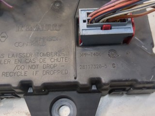 Блок управления бортовой сети (Body Control Module), ориг. номер 284B18927R, Renault Master 2010-2014