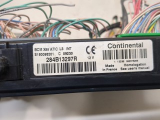 Блок управления бортовой сети (Body Control Module), ориг. номер 284B13297R, S180098201, Renault Megane 2006-2009