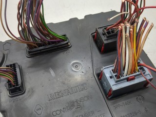 Блок управления бортовой сети (Body Control Module), ориг. номер 284B18927R, Renault Master 2010-2014