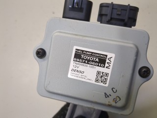 Блок управления топливным насосом, ориг. номер 8957106010, Toyota Camry 2017-2021