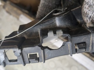 Кронштейн бампера левый передний, ориг. номер 767497609R, Renault Kadjar 2015-2018