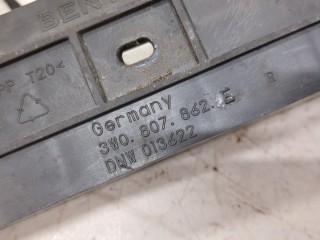 Кронштейн бампера правый задний, ориг. номер 3W0807862E, Lexus CT 2010-2014