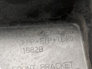 Кронштейн бампера правый передний, ориг. номер BJ3217E762BB, Land Rover Range Rover Evoque 2011-2015