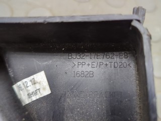 Кронштейн бампера правый передний, ориг. номер BJ3217E762BB, Land Rover Range Rover Evoque 2011-2015