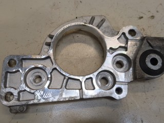 Кронштейн КПП, ориг. номер 84113054, Chevrolet Trailblazer 2016-2022