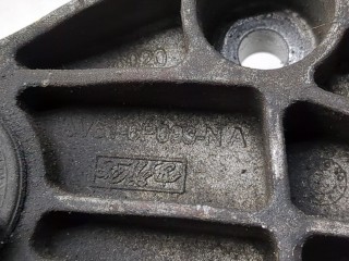 Кронштейн КПП, ориг. номер AV616P093NA, 1684926, Ford C-Max 2010-2015