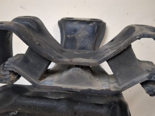 Кронштейн КПП, ориг. номер 41012AJ020, 41022AJ090, Subaru Legacy 2009-2013