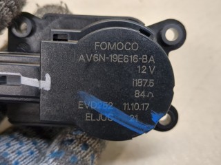Электропривод заслонки отопителя, ориг. номер AV6N19E616BA, Ford Escape 2015-2019