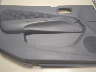 Дверная карта (Обшивка двери) левая передняя Nissan Almera 2000-2003