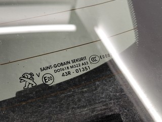 Обшивка крышки (двери) багажника, ориг. номер 98232025ZD, Peugeot 208 2019-2023