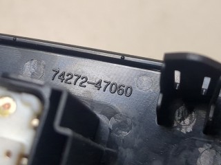 Кнопка стеклоподъемника (блок кнопок) левая задняя, ориг. номер 7427247060, Toyota Prius 2005-2011