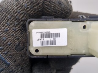 Кнопка стеклоподъемника (блок кнопок) левая задняя, ориг. номер 04602933AA, Jeep Grand Cherokee 2007-2010