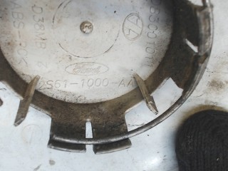 Колпачок литого диска, ориг. номер 2S611000AA, Ford Fiesta 1999-2002