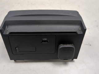 Разъем AUX/USB, ориг. номер BDGG669U0, Mazda 3 (BP) 2019-2026