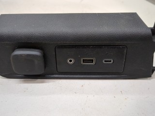 Разъем AUX/USB, ориг. номер 13529865, Buick Encore GX 2019-2023