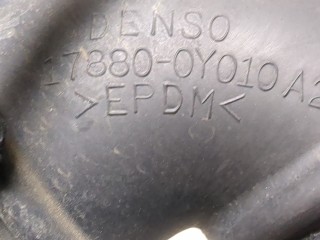 Патрубок корпуса воздушного фильтра, ориг. номер 178800Y010, Toyota Yaris 2005-2009