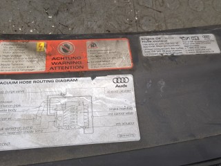 Накладка замка капота левая передняя, ориг. номер 4L0807081, Audi Q7 2005-2009