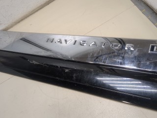 Молдинг двери правое переднее, ориг. номер 7L747820206AE, Lincoln Navigator 2006-2014