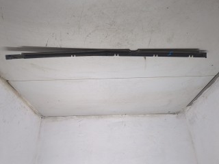 Молдинг стекла (боковое) правое заднее, ориг. номер MB669826, Mitsubishi Pajero 1991-1997