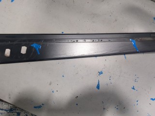 Молдинг стекла (боковое) правое переднее, ориг. номер LR016336, Land Rover Discovery 2009-2013