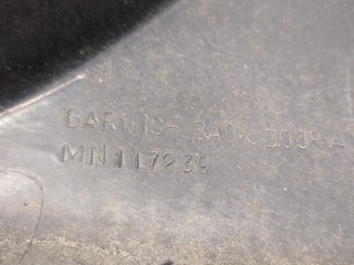 Накладка крышки багажника (двери) задняя, ориг. номер MN117239, Mitsubishi Pajero 1997-2004