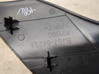 Пластик центральной консоли правый, ориг. номер BJS764231, Mazda 3 2016-2019