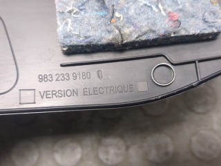 Пластик центральной консоли, ориг. номер 9832339180, Peugeot 208 2019-2023