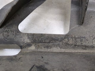 Кронштейн подрамника, ориг. номер 7P5802819A, Porsche Cayenne 2010-2014