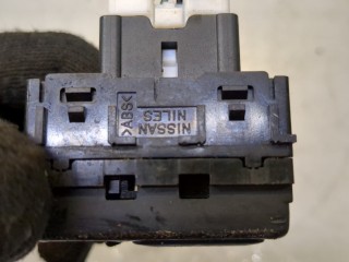 Кнопка регулировки зеркал, ориг. номер 25570AX005, Nissan Navara 2005-2010