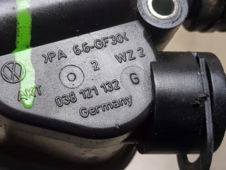 Фланец системы охлаждения, ориг. номер 038121232G, Volkswagen Passat 2000-2005