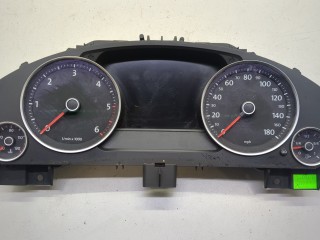 Щиток приборов (приборная панель) Volkswagen Touareg 2010-2014