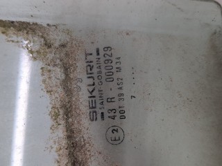 Стекло боковой двери левое заднее, ориг. номер 9203CE, Peugeot 406 1995-1999