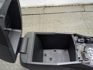 Подлокотник левый передний, ориг. номер 846214Z100URY, 846602W100URY, 846704Z000URY, Hyundai Santa Fe 2015-2018