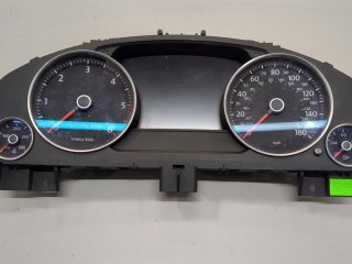 Щиток приборов (приборная панель) Volkswagen Touareg 2010-2014