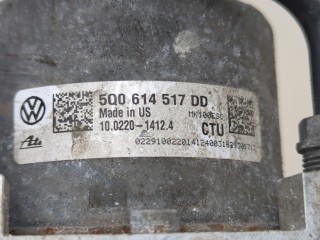 Блок АБС, насос (ABS, ESP, ASR), ориг. номер 5Q0614517DD, Volkswagen Tiguan 2011-2019