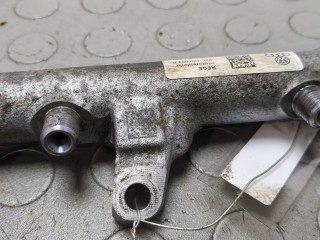 Рампа (рейка) топливная, ориг. номер 03L130089B, Skoda Fabia 2010-2014