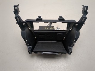 Разъем AUX/USB, ориг. номер D09H669U0A, Mazda CX-3 2015-2018