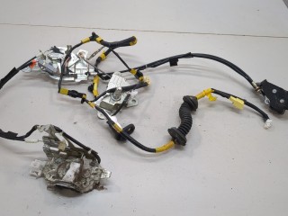 Замок двери левый задний Toyota FJ Cruiser 2006-2022