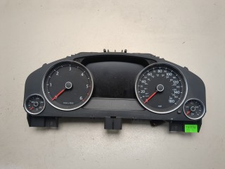 Щиток приборов (приборная панель) Volkswagen Touareg 2010-2014