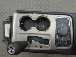 Консоль салона (кулисная часть), ориг. номер 1SY57DX9AD, 68086082AA, 1TK901X9AC, 1TL281X9AA, Jeep Grand Cherokee 2010-2013
