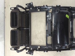 Пластик центральной консоли левый, ориг. номер FK7204634AC, LR072476, FK7204634AH, Land Rover Discovery Sport 2014-2019