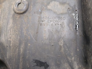 Брызговик левый передний, ориг. номер 766220C040, Toyota Tundra 2006-2009