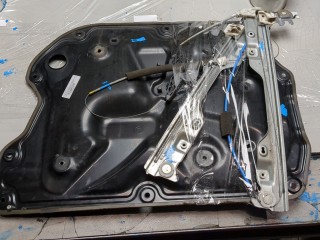 Замок двери левый передний, ориг. номер 80501BA10A, Nissan Primera P12 2001-2008