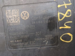 Блок АБС, насос (ABS, ESP, ASR), ориг. номер 5Q0614517DG, Volkswagen Jetta 7 2018-2022