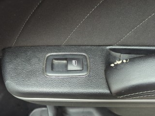 Стекло форточки двери правое заднее, ориг. номер 68040040AH, Dodge Charger 2014-2023